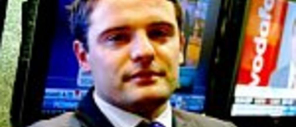 Spadek zapasów wspiera ropę