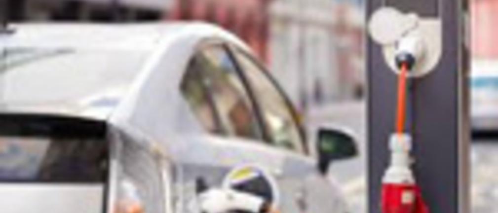Pojemność akumulatora brutto i netto. Czym się różnią? Jak najlepiej ładować auto?