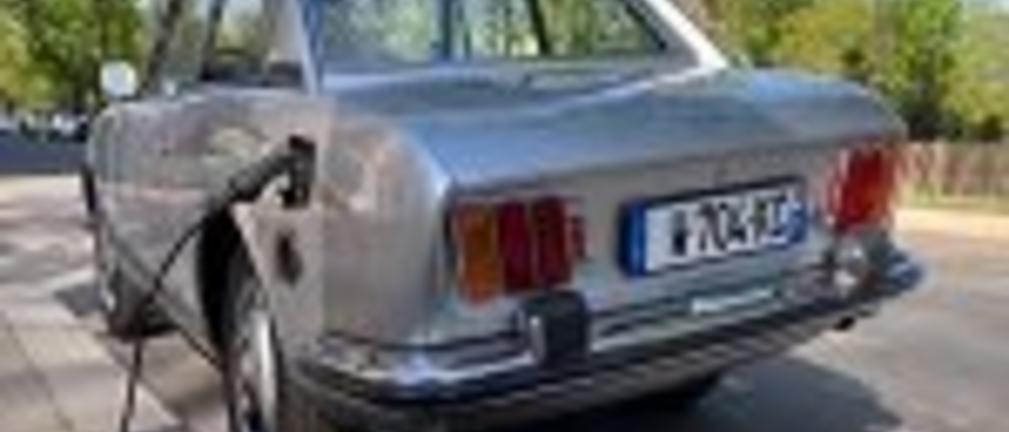 Niezwykły Peugeot 504 Coupe z napędem elektrycznym