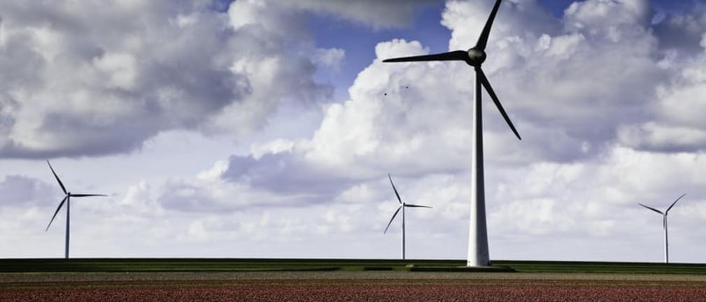Produkcja energii elektrycznej z OZE w maju w Polsce i w UE. Wyraźny wzrost udziału energii OZE ale zbyt wolne tempo rozwoju OZE w perspektywie średniookresowej 
