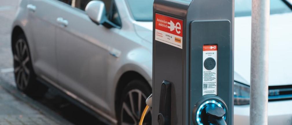 "Cmentarzyska aut elektrycznych" - mylnie podpisane zdjęcia podgrzały debatę o elektromobilności