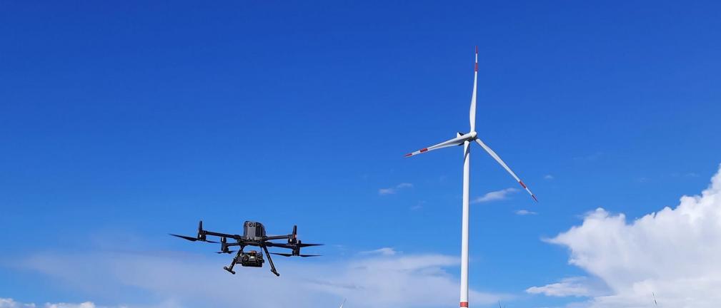 Autonomiczny dron monitorował turbiny wiatrowe PGE