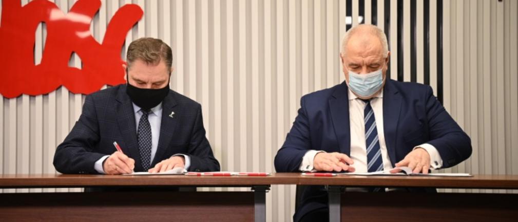 „Solidarność” oraz prezesi Orlenu, Lotosu i PGNiG podpisali umowę społeczną