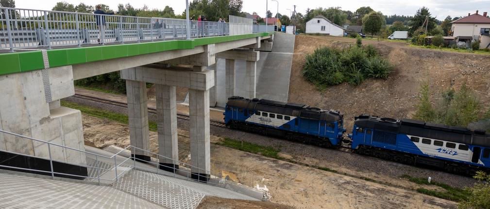 Nowy wiadukt nad linią kolejową nr 65 poprawi bezpieczeństwo
