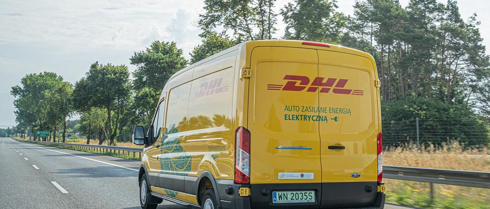 DHL Parcel wynajął 100 w pełni elektrycznych samochodów marki Ford E-Transit 