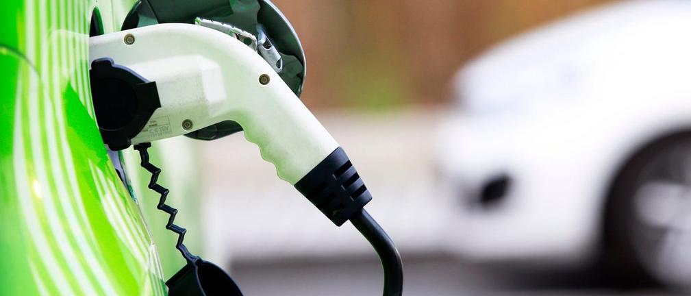 Według danych z końca października 2023 r., w Polsce było zarejestrowane łącznie 52 327 osobowych i użytkowych samochodów całkowcie elektrycznych