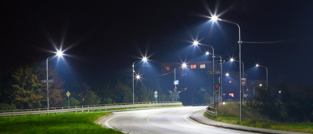 Energa Oświetlenie w kolejnych miastach wymienia sodowe lampy uliczne na energooszczędne oświetlenie LED