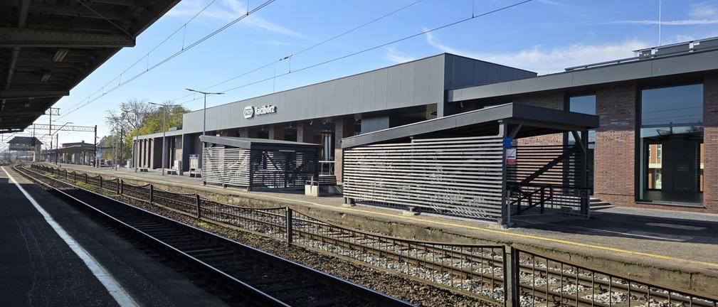 Podróżni korzystają już z nowego dworca w Raciborzu