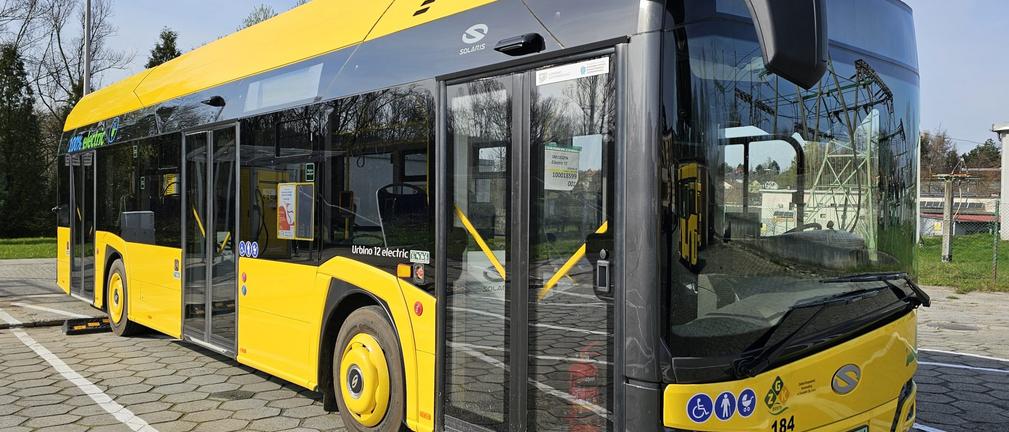 Pasażerowie z Cieszyna jeżdżą elektrycznymi autobusami