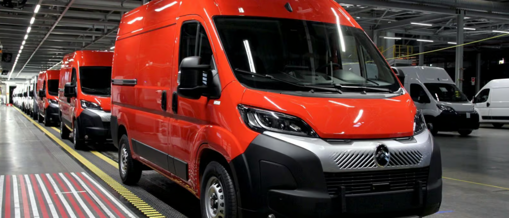 Stellantis Pro One i IVECO nawiązują współpracę z dostawą dwóch elektrycznych samochodów dostawczych marki IVECO