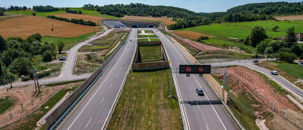Przy trasach szybkiego ruchu pojawią się kolejne ładowarki
