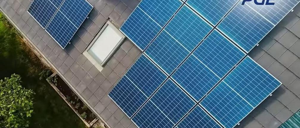 PGE Obrót zamontowała w swojej siedzibie instalację fotowoltaiczną i kompensatory mocy biernej