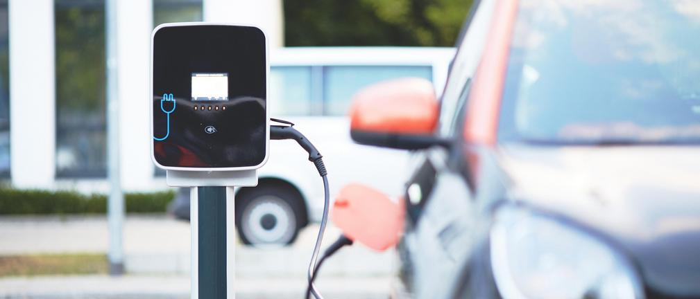 Raport: Ile samochodów elektrycznych na polskich drogach do roku 2030?